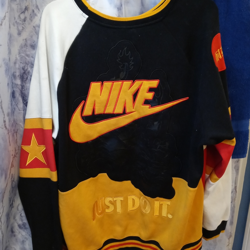 Nike city pack crewneck sweatshirt *Shanghai*
